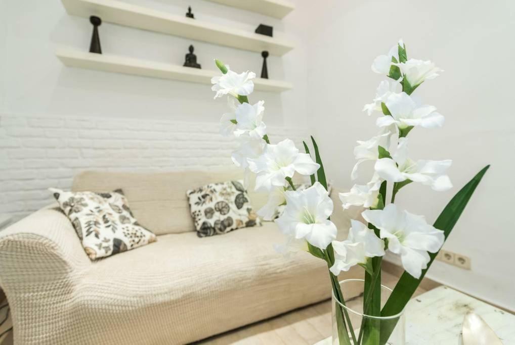 Appartamento Stylish Loft At Chueca'S Heart Madrid Esterno foto