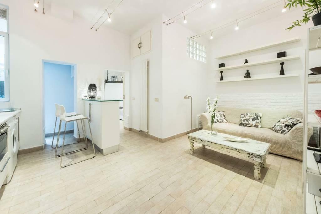Appartamento Stylish Loft At Chueca'S Heart Madrid Esterno foto
