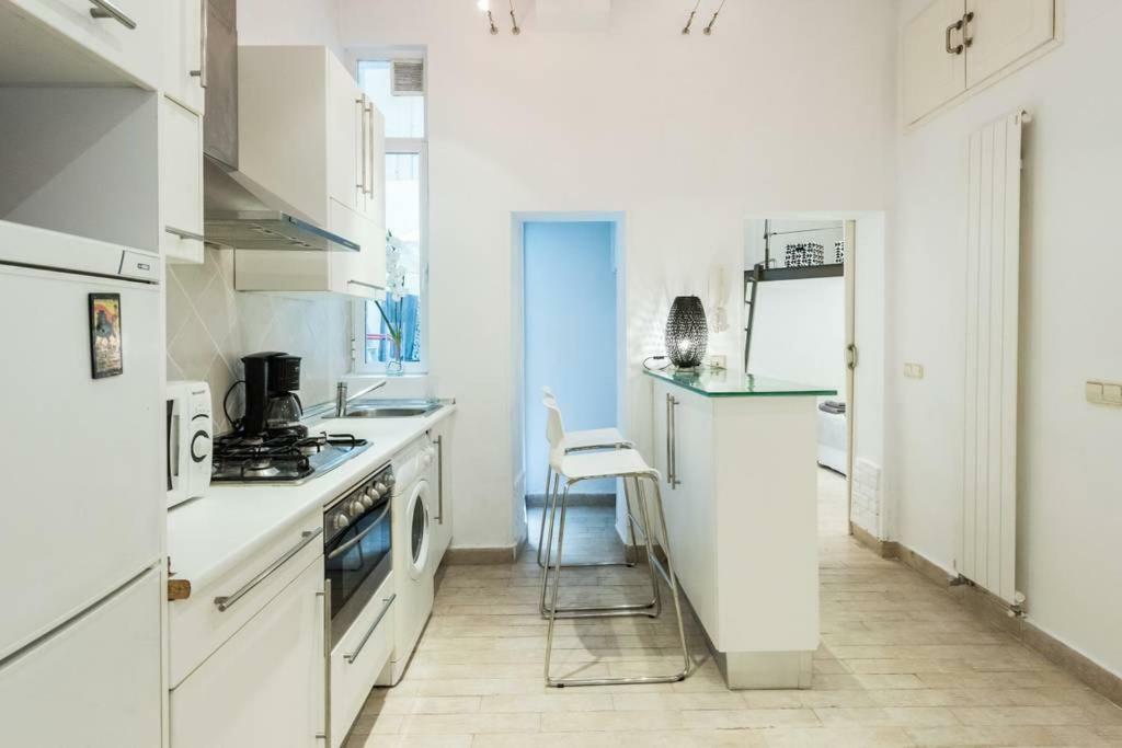 Appartamento Stylish Loft At Chueca'S Heart Madrid Esterno foto